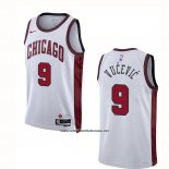 Camiseta Chicago Bulls Nikola Vucevic #9 Ciudad 2022-23 Blanco