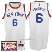 Camiseta New York Knicks Kristaps Porzingis #6 Retro Blanco