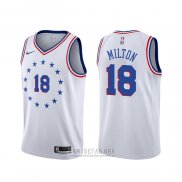 Camiseta Philadelphia 76ers Shake Milton #18 Earned Blanco